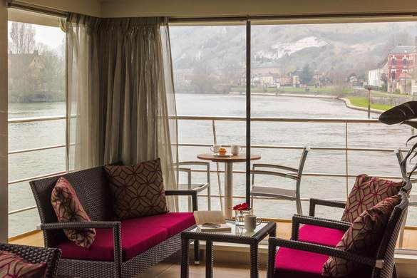 Avalon Waterways, Avalon Tapestry II, Club Lounge 0.jpg